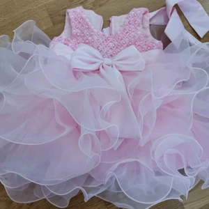 Barn finklänning stl 80 (NY)  - Finklänning till flicka i storlek 80! Helt ny och oanvänd 💕 