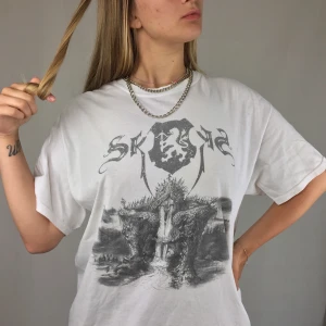 T-shirt  - This super cool t-shirt have some typical illustrations of Scandinavian folklore! Unsure if it’s a band shirt. From Gildan, size L. 100% heavy cotton. No return nor refund. Free shipping everywhere in Sweden