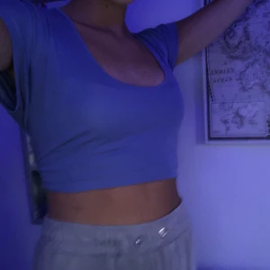 Topp✨ - En snygg t shirt i strl M (har vikt upp den lite på bilden) annars skit bra skick