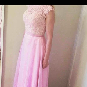  - Balklänning storlek 34. Oanvänd med lappar kvar. 