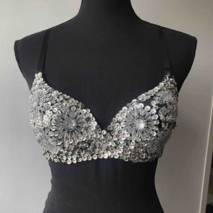  - Glittrande, festlig bh i paljett. Använd fåtal gånger så i gott skick! Köparen står för frakten ✨