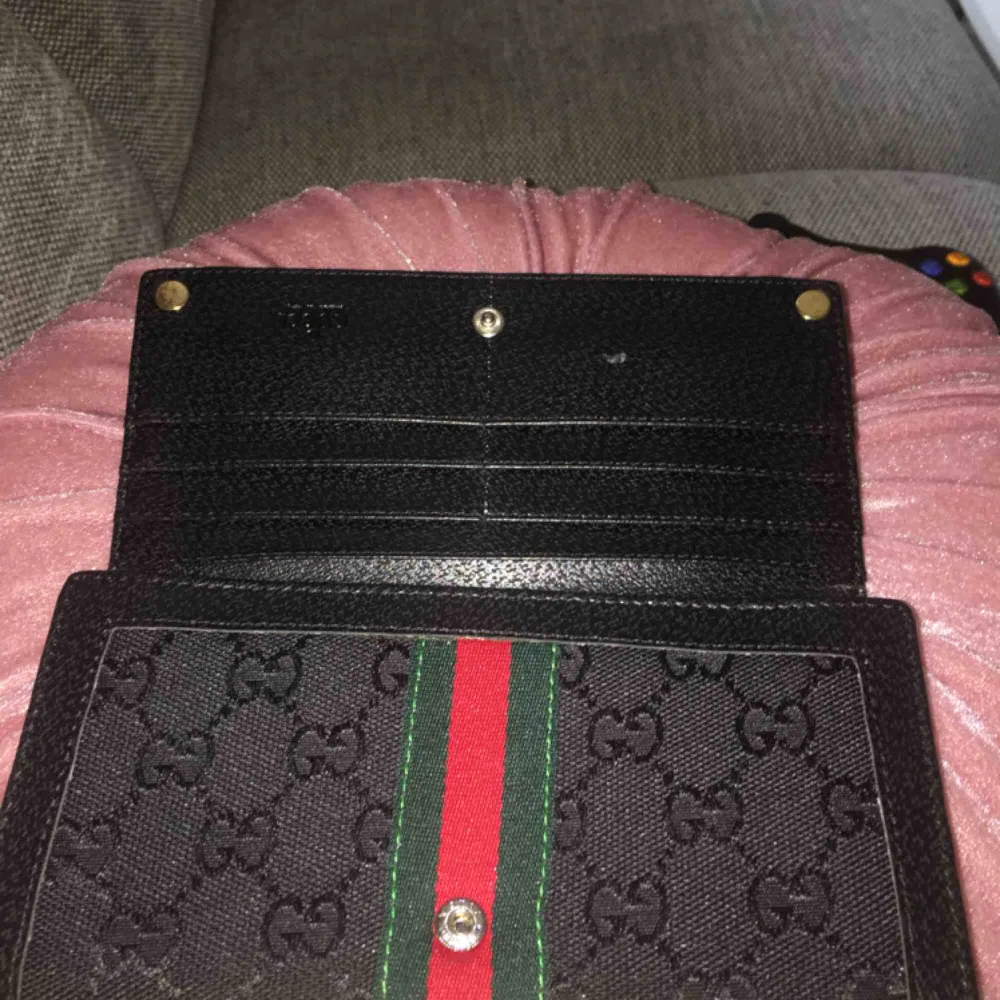 Gucci plånbok  a kopia äkta läder   . Accessoarer.