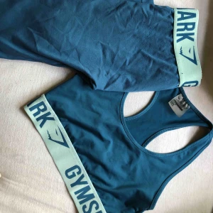 - Sparsamt använt Gym Shark set, toppen i S, byxorna i XS • frakt tillkommer 🌼