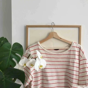  - Jättefin helt ny tröja från Zara. Materialet är ”handduksmatrial”.