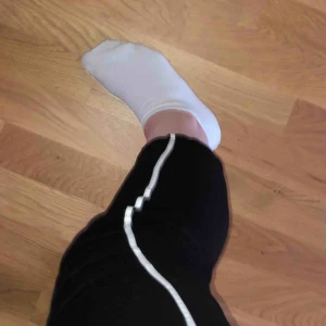  - 3/4 byxor. Jätte fina men dem behövs strykas 😜 Säljes pga allt för små. Frakt 39kr💓