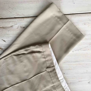  - Kostymbyxor från Arket, superfina!! Sparsamt använda, jättefint ”flowy” tyg i en fin beige färg.