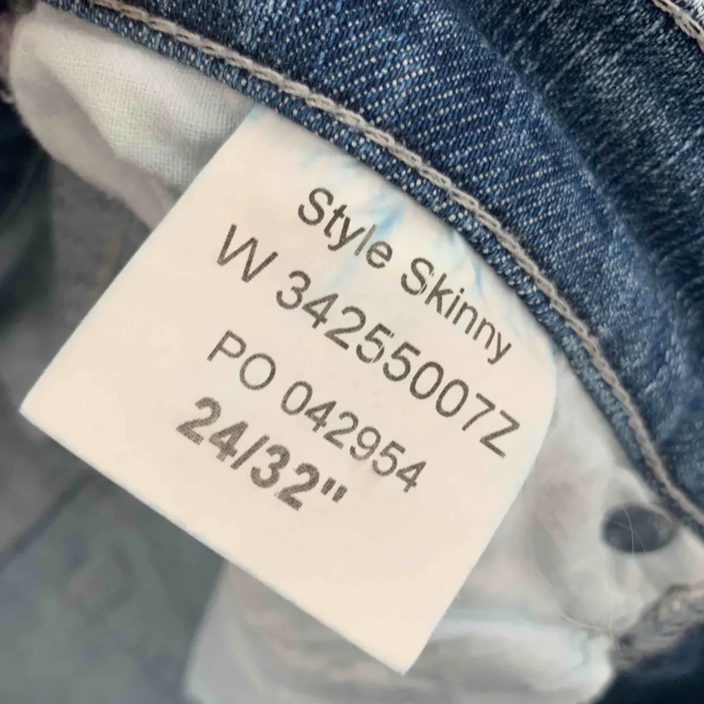 Super snygga jeans från Tiger Of Sweden! Storlek 24/32. Möts upp i Stockholm eller fraktas! 🌹  Nytt pris: ca 1500kr Mitt pris: 350kr. Jeans & Byxor.