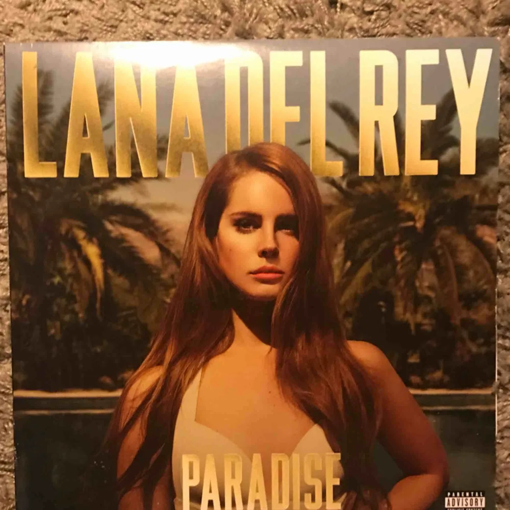 Lana Del Rey - Paradise Edition OBS!!! Innehåller endast de låtar på baksidan, ej hela Born To Die albumet. Möts upp i Stockholm. Övrigt.