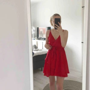  - Superfin klänning från Linn Ahlborg x NAKD. Dock bara använd två gånger pga inte riktigt min stil. Nypris 399kr, mitt pris 150kr + frakt. 