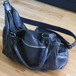  - Leather purse in perfect condition. Bought a couple of years ago, used some but not much. I'm selling it because I don't want to own leather anymore,otherwise I have loved it. 