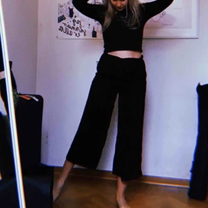  - Culottes/piratbyxor från Gina tricot. Superfina med ett band som man kan knyta efter smak. Jag bjuder på frakten!