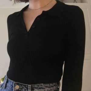  - Tippad långärmad tröja från monki i storlek XS! Möts gärna upp i Malmö, annars tillkommer frakt på 50kr :)