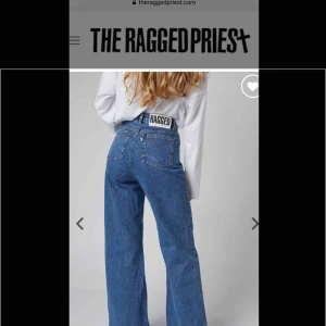  - As snygga jeans från the ragged priest, köpta i London. Väldigt high wasted och väldigt utsvängda. Använda 2-3 gånger bara. Säljer pga gillar inte modellen på mig. 