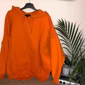  - Hoodie från monki sparsamt använd 😊