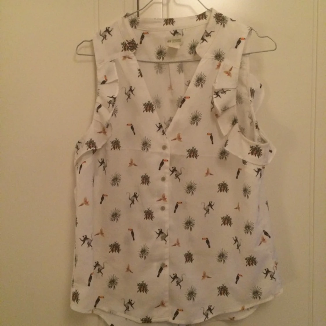 Ärmlös blus med mönster. Från h&m  - 1406664470