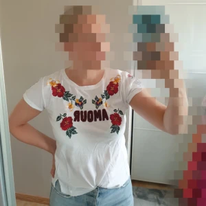  - Super fin tröja från springfield i storlek M Säljer då den tyvärr är för liten för mig! Passar S-M beroende på hur tajt/löst man vill att den ska sitta. Kan mötas upp i Stockholm eller skicka mot frakt 