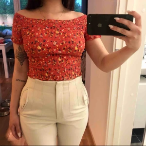  - Topp från BikBok, endast använd 1 gång. 🌸