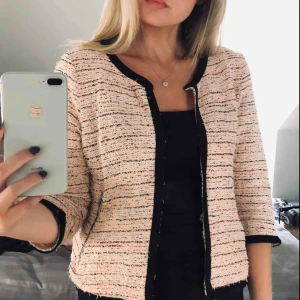  - Kavaj/jacka från Gina tricot. Säljer pga jag aldrig använder den längre.