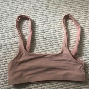  - Fin bikinitopp från NAKD, oanvänd!