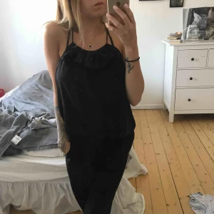  - Top från veromoda i bra skick, passar nog S också! FRAKT INGÅR