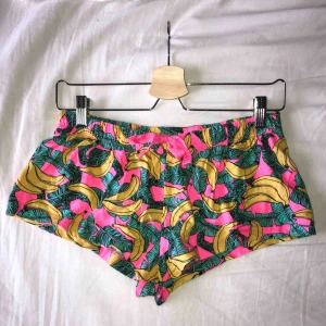  - Supersöta pyjamasshorts med bananer🍌💗 Står M men de är väldigt små i storleken! FRI FRAKT