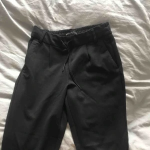  - Byxor från ONLY använda en gång!  FRAKT INGÅR