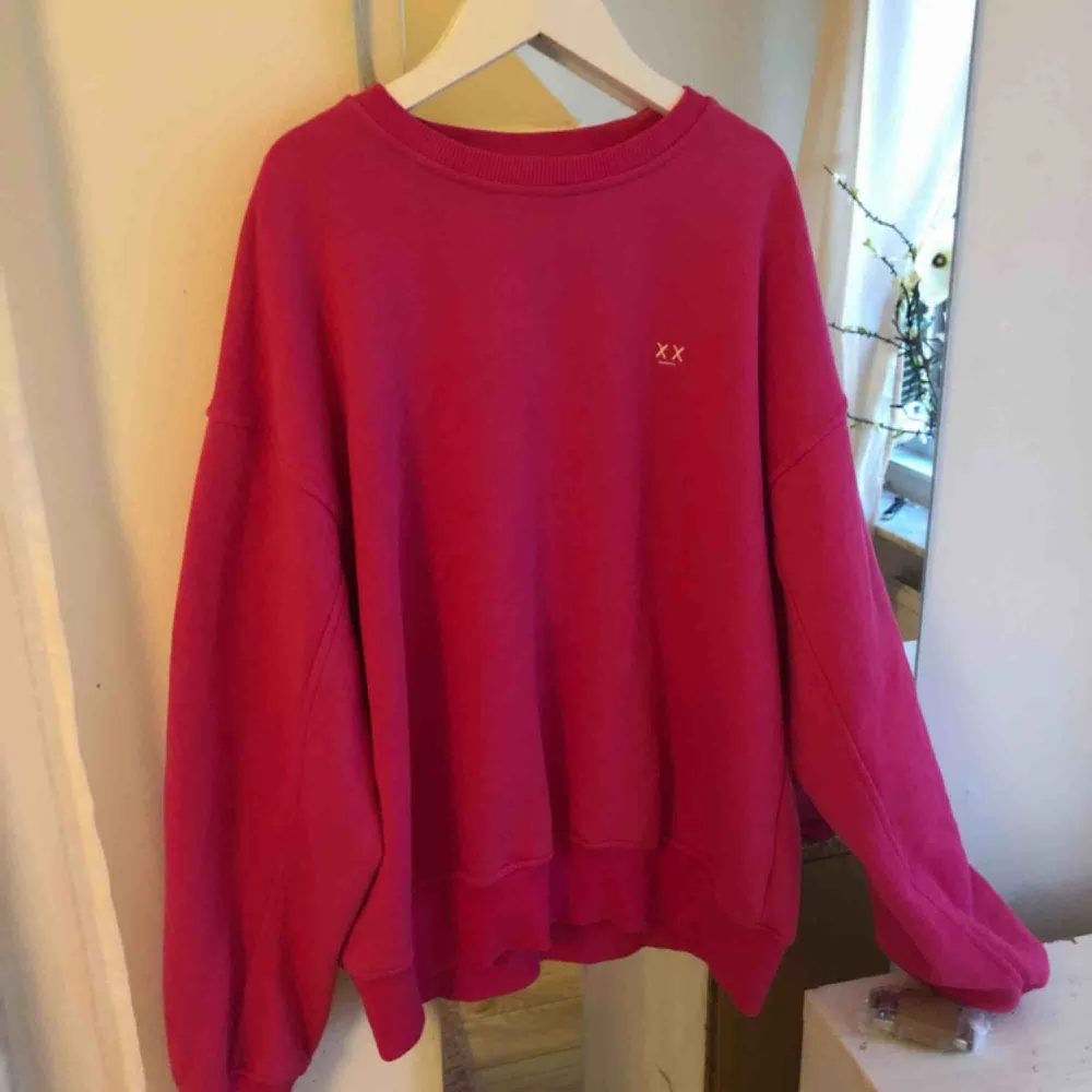 Säljer denna rosa sweatshirten ifrån junkyard, strlk S, (hör av er för intresse)💓🦋💞. Hoodies.