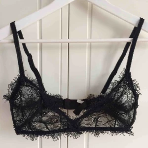  - Transparent spets-bh från Lindex. Köparen står för frakt. Kan även mötas upp i Helsingborg. 