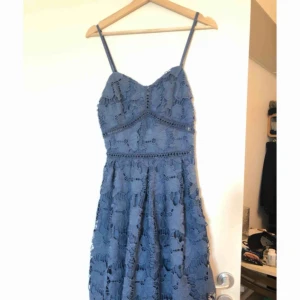  - Oanvänd klänning från Na-kd, så söt men för liten för mig. Nypris 599kr