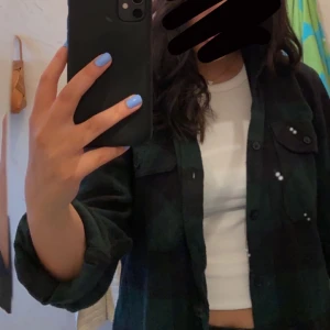 Grön skjorta  - Superfin skjorta från pull and bear 💗frakt ingår ej💗