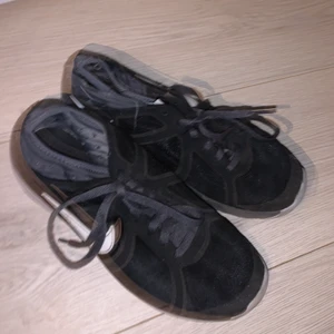 Springskor från NIKE - Springskor från NIKE strl 38