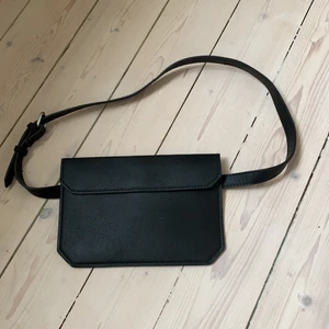 Midjeväska - Svart midjeväska från ASOS. Oanvänd.