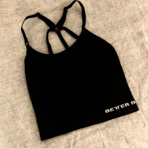 Better bodies topp  - En supersnygg topp från better bodies i storlek S🖤 köpt här på plick men storleken var lite fel för mig men den är i superbra skick! 150kr inklusive frakt ✨ är fler intresserade blir det budgivning 