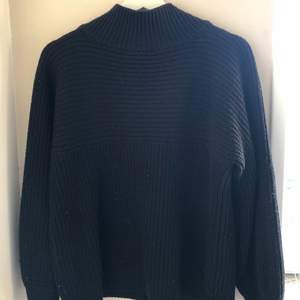 Super mysig svart tjocktröja, ”sweater” från Monki! Min favorit tröja innan men används tyvärr inte lika flitigt idag 
