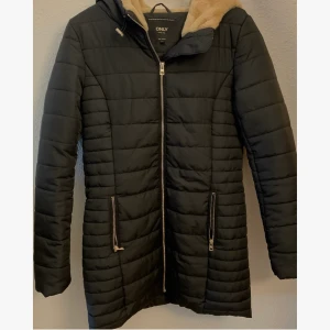 Höstjacka från ONLY  - Höstjacka från ONLY, storlek S i väldigt fint skick. Kan mötas i Helsingborg eller skicka! Köparen står för frakt! 😊