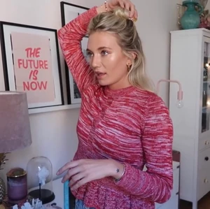 Beatrice gina tricot ønskes kjøpt - ser etter dette settet fra gina tricot 2018☺️ både skjørt (kjol) og genser<3