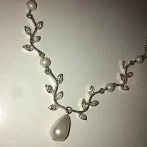 Smycke  - Litet och fint halsband, passar till det mesta😇 