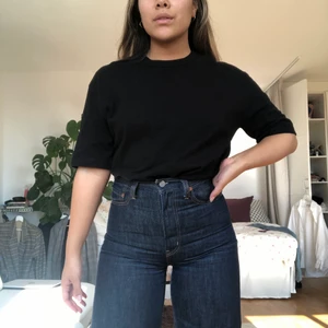 Svart t-shirt Eytys x HM - En svart rejäl unisex t-shirt från Eytys collab med HM. Skönt material och funkar till det mesta enligt mig!! Sparsamt använd