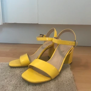 Klackar  - Gula klackar, använda en gång, ca 7 cm