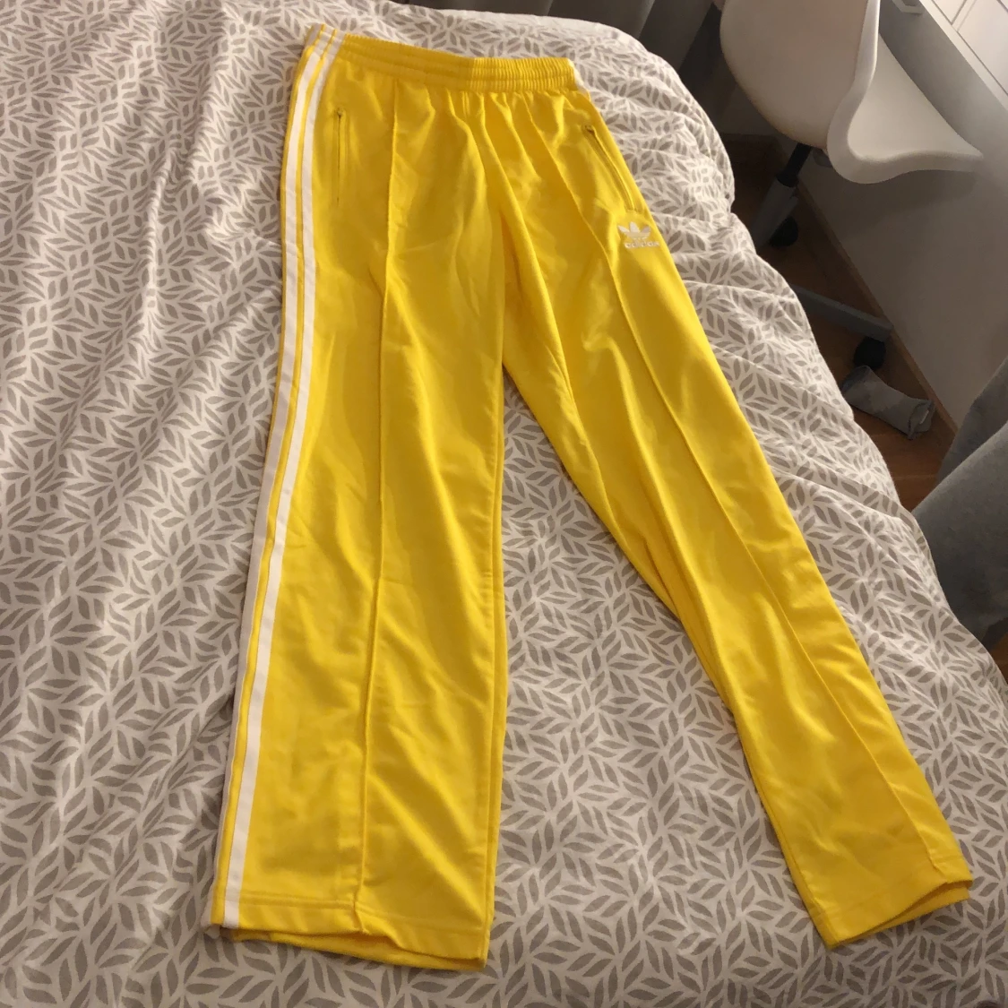 Adidas byxor storlek 34 - 90