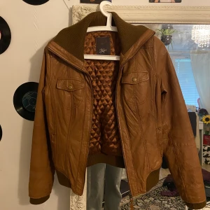 Superfin skinnjacka  - Ascool brun skinnjacka, frakt: 88kr💞 buda!