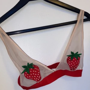 Bralette - säljer min bralette ifrån monki den har jag använt mågra gånger men är i bra skick💗