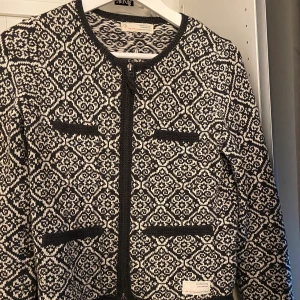 Odd Molly kofta strl 1 - Knappt använd kofta, nypris 2000. Buda i kommentarerna. Storleken 1 är som en S.🦋