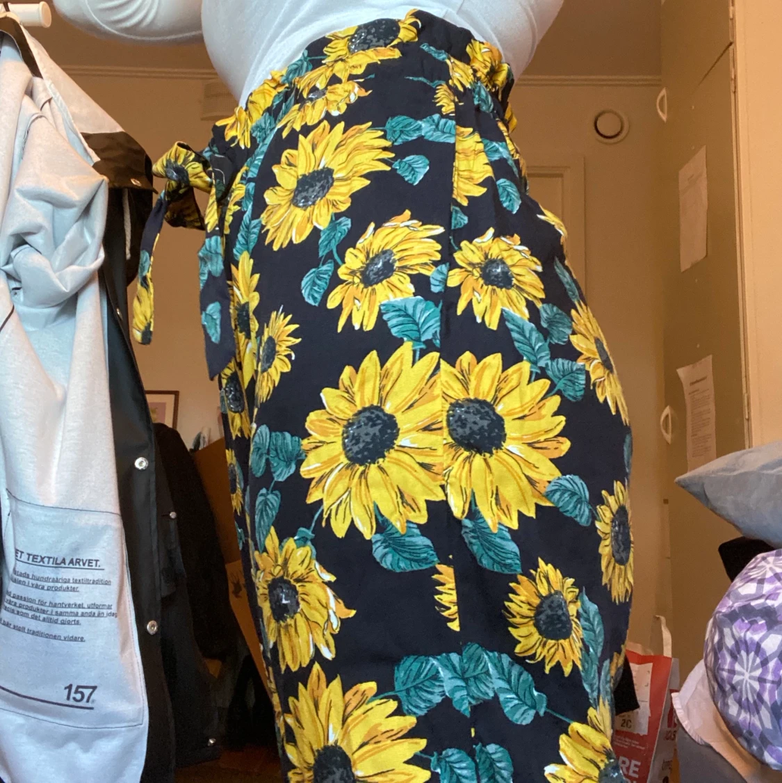 byxor med solrosor - 90