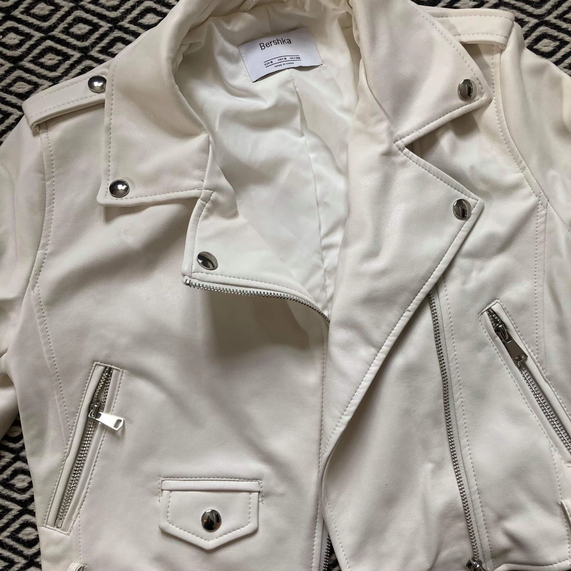 Jacka i fejkskinn, Bershka str 36. - 91