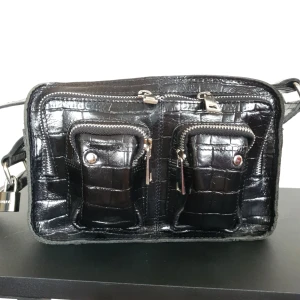 Nunoo Ellie croco- black - Leather shoulder/crossbody bag, used rarely. Has the extra strap for crosbody 24cmL 16cmH 10cmW