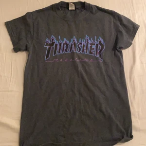 Thrasher - Säljer dena ursnygga thrasher t-shirt 130kr+frakt💗