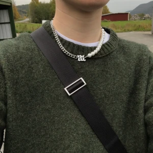 Weekday tröja - En skitsnygg millitärgrön stickad tröja från WEEKDAY! Sitter som en M!! 🥎