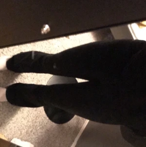 svarta bootcut jeans strl S - Säljer ett par svarta bootcut jeans från dr denim. Möts upp vid köp💕