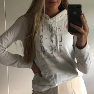 Vit hoodie - Fint skick, 120kr inklusive frakt